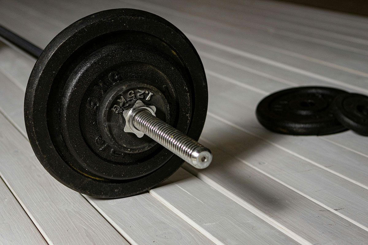 Strength training with barbell — muscle as the core of longevity