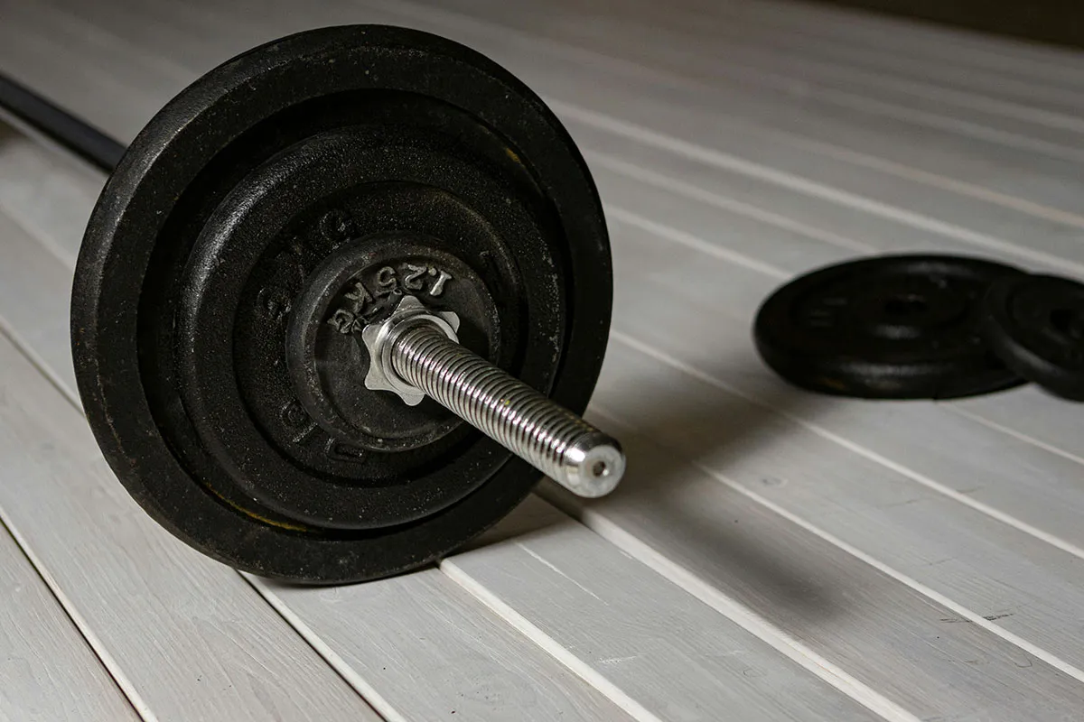 Strength training with barbell — muscle as the core of longevity