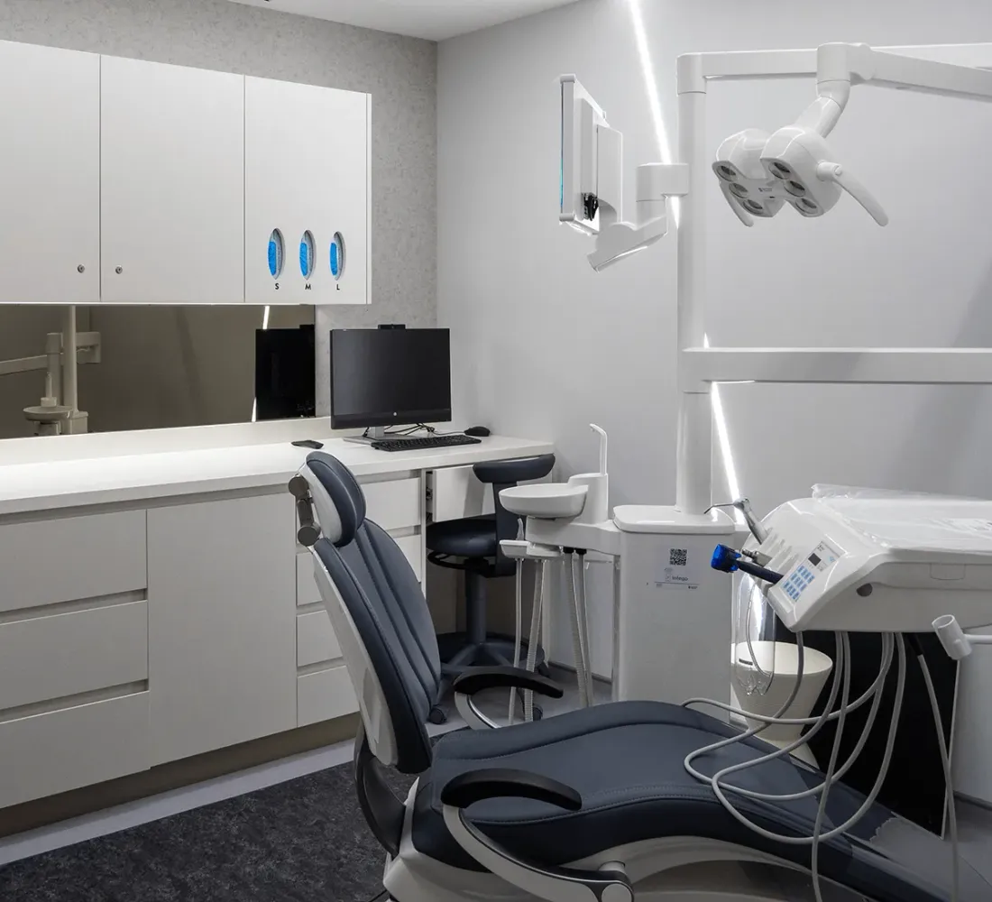 A dental surgery at UNTIL Marylebone with a treatment chair, operating light and chairside monitor