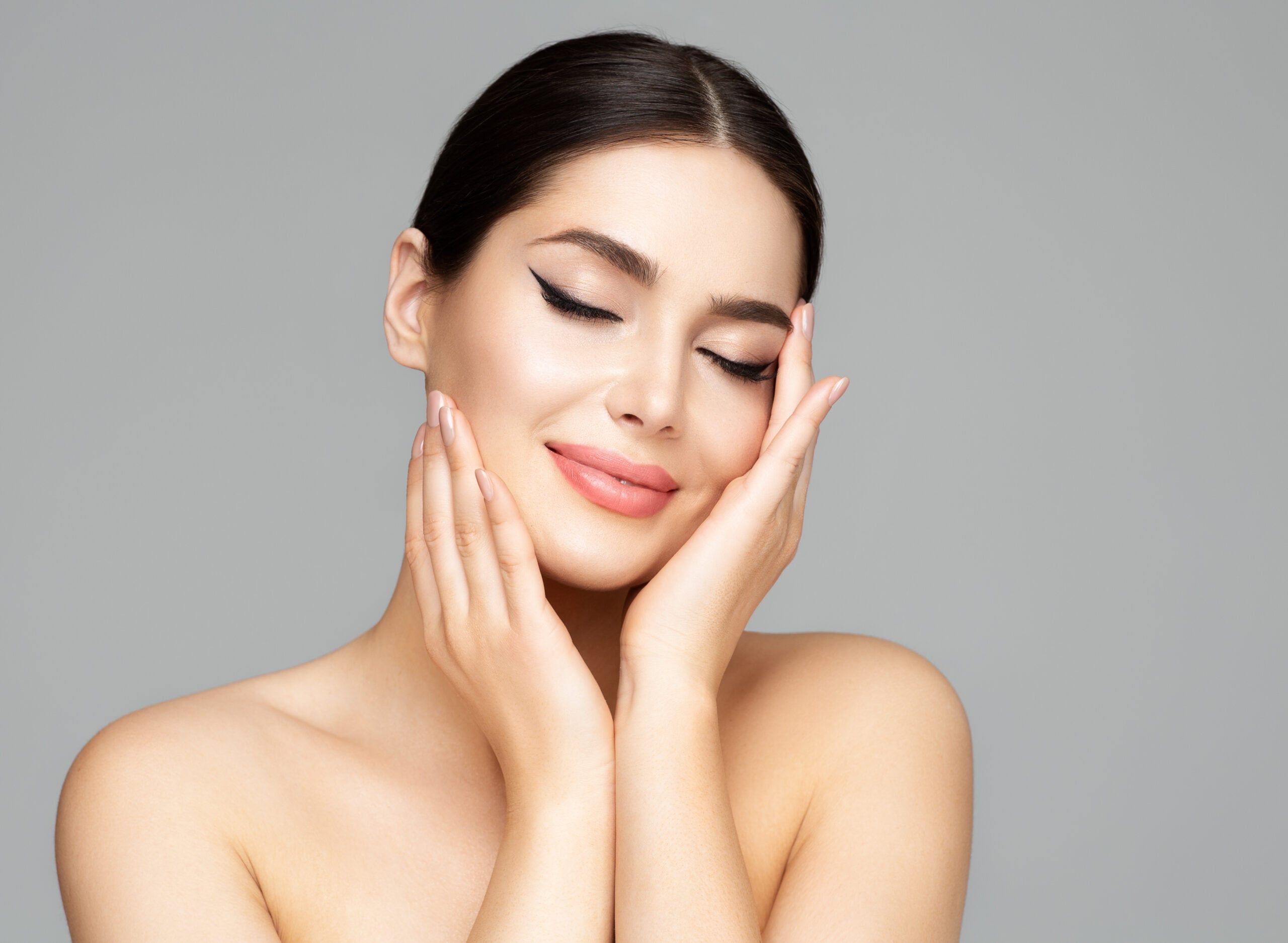 Facial volume and contour assessed before dermal filler treatment