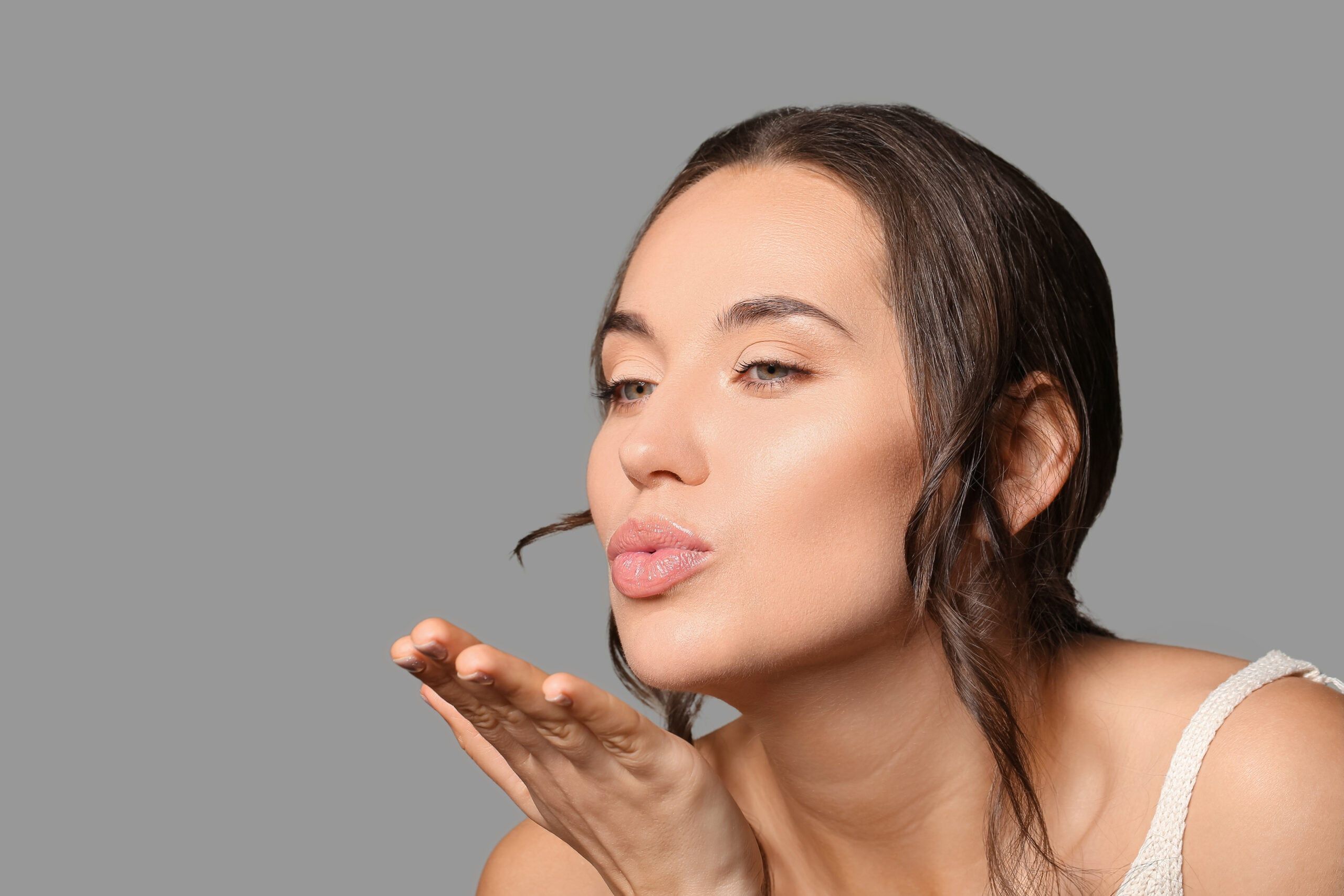 Lip proportion and border definition assessed in profile