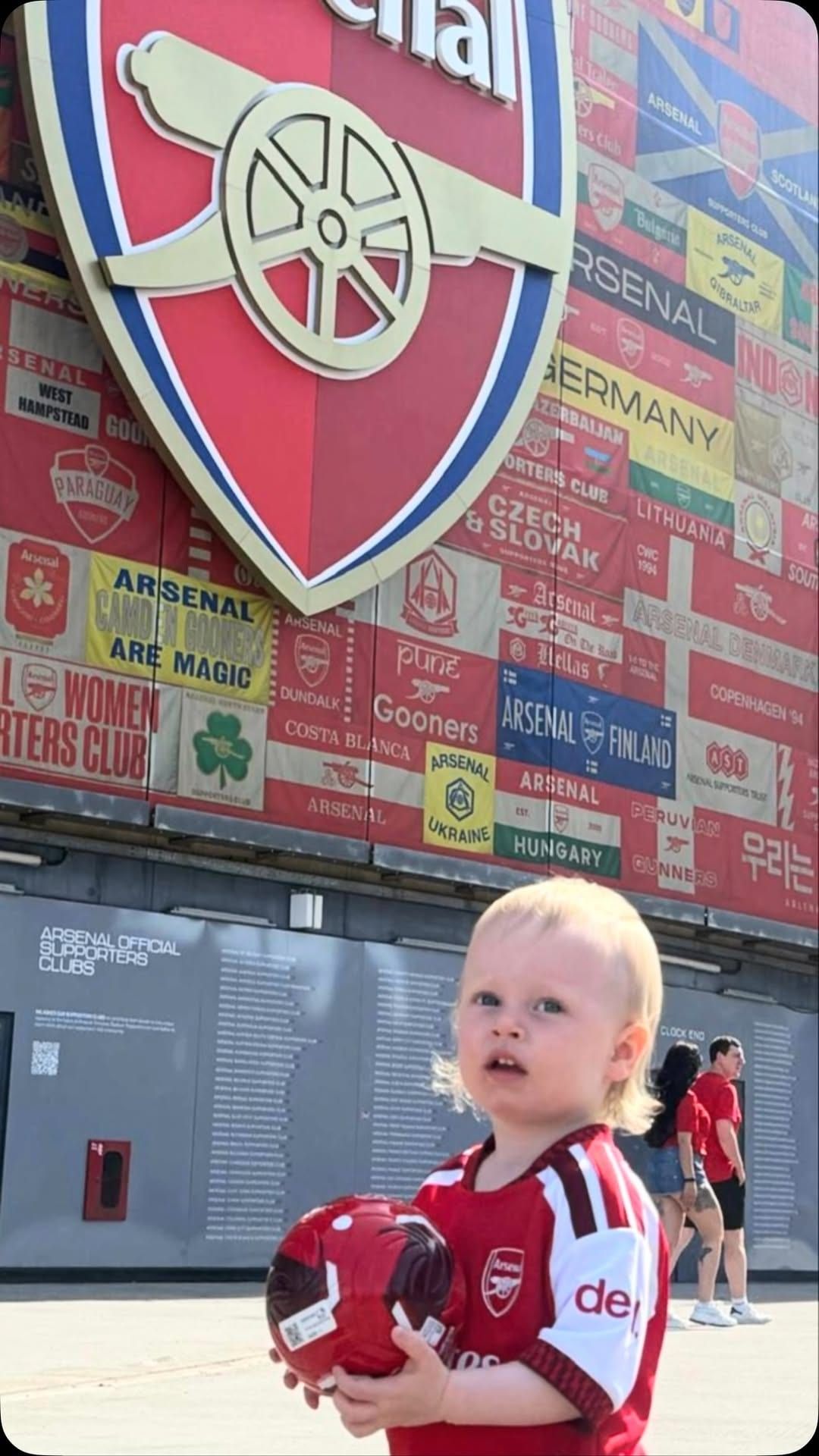 What a special day with my son 💚 All I can say is COME ON ARSENAL !!’ 🤞🤞🙌🙌
