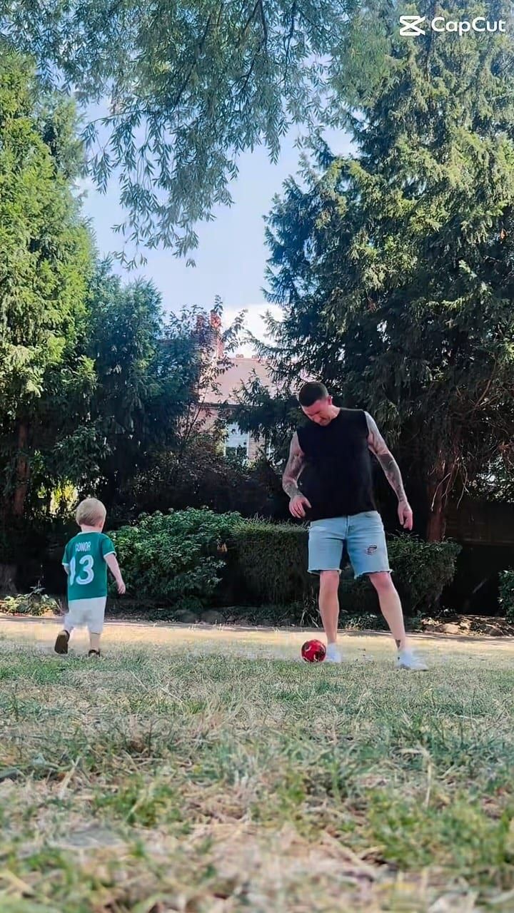 Monday with this (not so) little one 💚 20 months old and already nutmegging me 