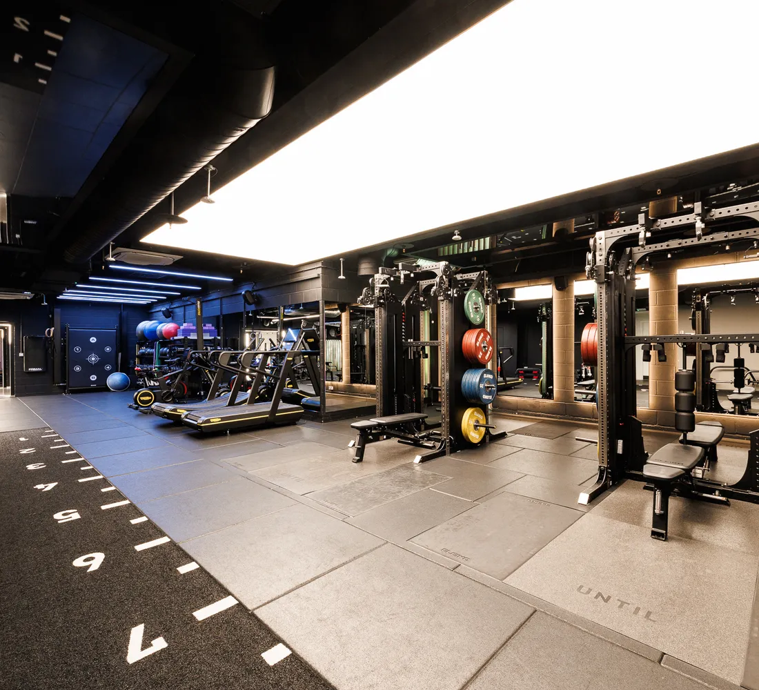 The marked sprint lane and rig line at UNTIL Soho, with colour-coded bumper plates
