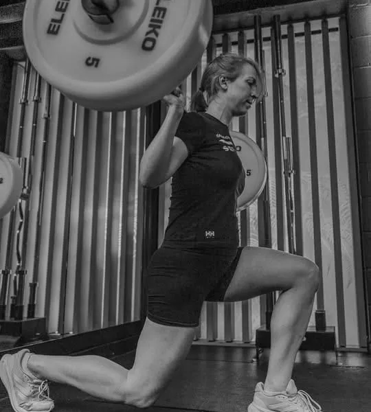 @lizi_brooke 5 Months Pregnant and training to be a Strong Cycling Mum!! 📸 @ste
