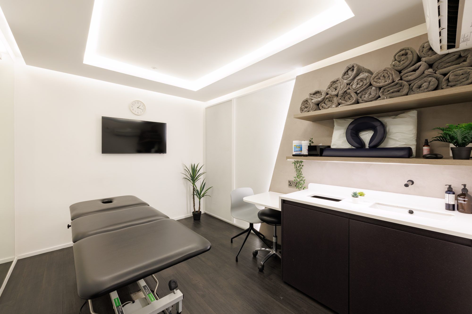 A physiotherapy assessment room at The Physio Rooms, Liverpool Street