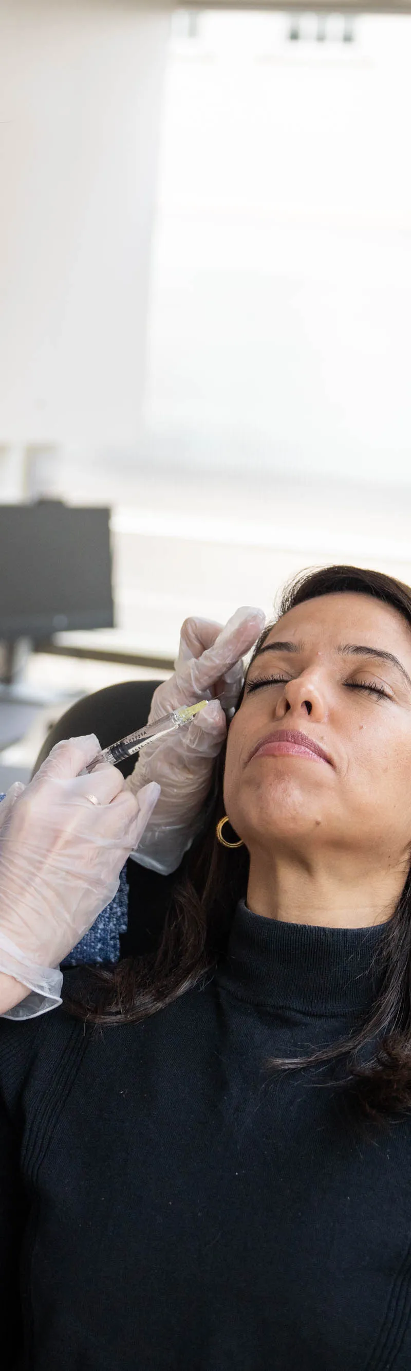 Dr Valentina performing anti-wrinkle injections at UNTIL Marylebone London