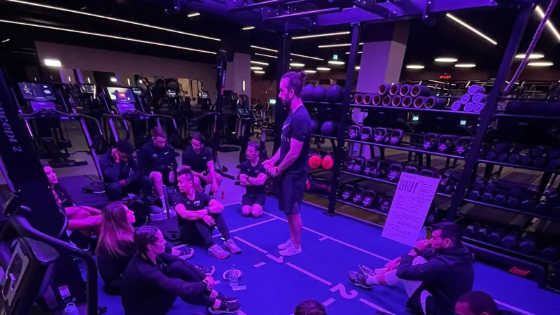 Leigh Clayton of W1 Performance talking through health and performance data with clients
